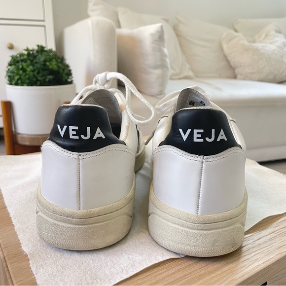 Veja Men's V-10 Rubber Trimmed Leather Lace Up Sneaker, US Size 10 - Picture 2 of 7